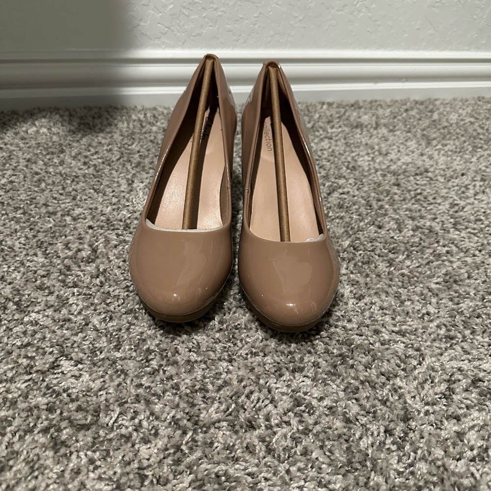 NWT Clarks size 8 Women's Patent Leather Heels in Nude - Picture 5 of 7